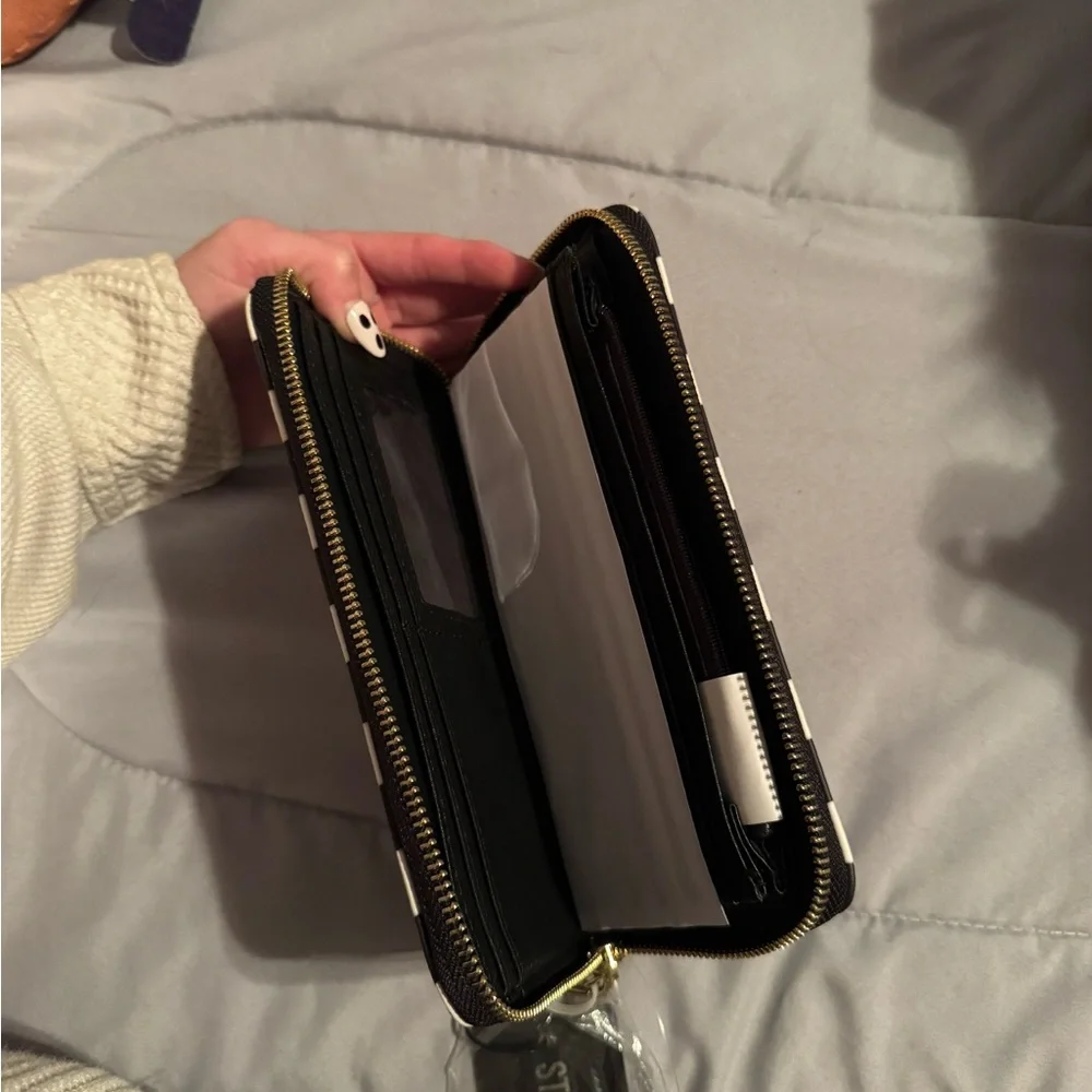 Steve Madden Black and White Checkered Zip Wallet Wrislet - Picture 4 of 4